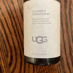 NEW UGG cleaner & conditioner 4 oz/118 ml. Sealed bottle.